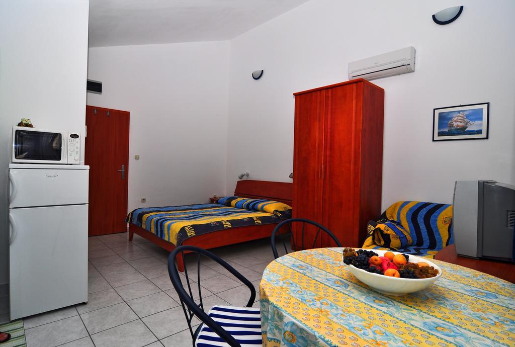 Apartments Livia Lastovo Экстерьер фото